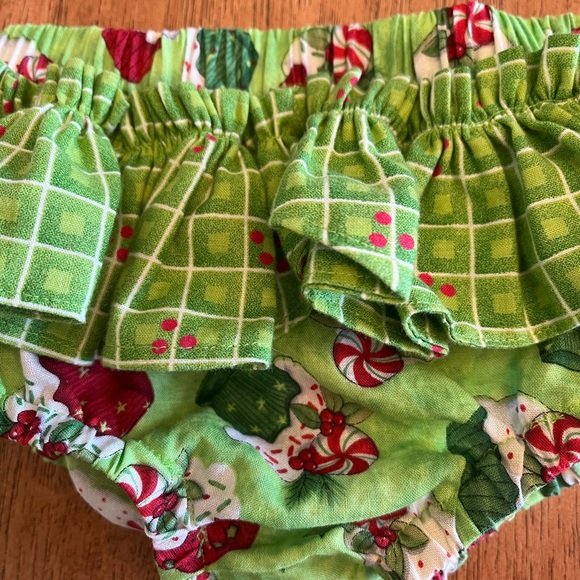 Christmas cupcake ruffle bloomers - Picture 3 of 4